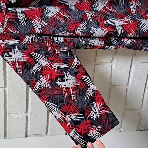 Business Casual Vibrant Button Up Blouse W/Buillt In Black Tank. Size 3X NWOT - Picture 3 of 10